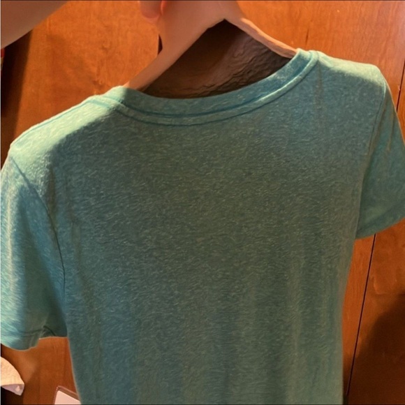 Hurley V Neck Graphic Logo T-Shirt Size Large - Picture 3 of 4